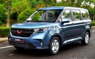 五菱宏光plus7座豪华版图片，五菱宏光plus7座豪华版图片布倒车影像吗有动挡吗